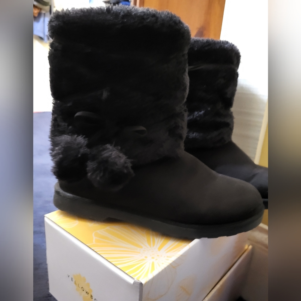 Makalu Fur Boots